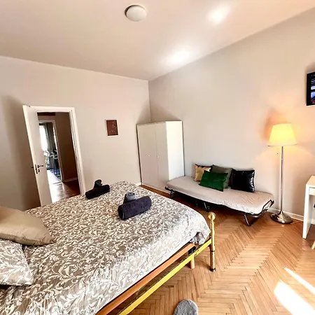 Апартаменти Locchi *